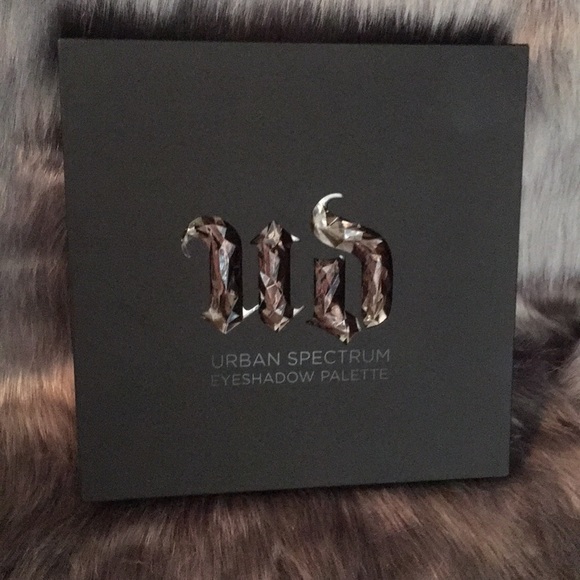 Urban Decay Urban Spectrum Eyeshadow Palette - Picture 4 of 5